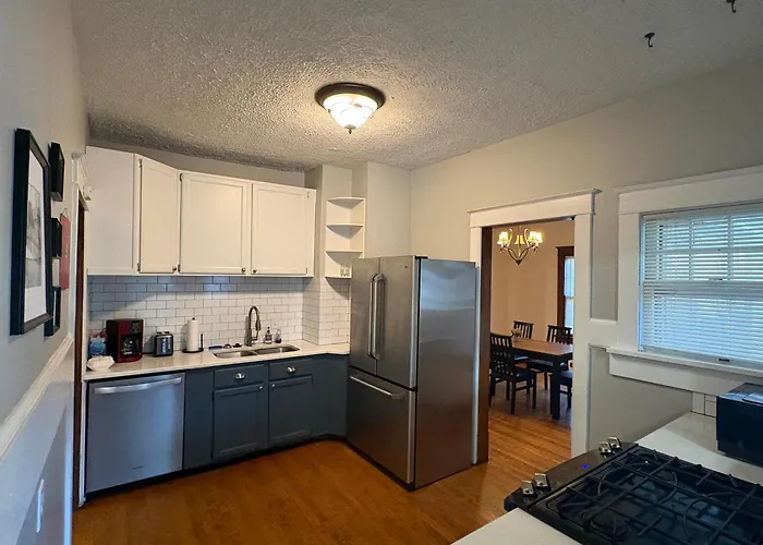 Holiday home Spacious, Family Friendly 4br, 5qn Beds With Garage In