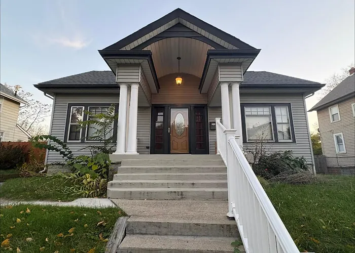 Spacious, Family Friendly 4br, 5qn Beds With Garage In *