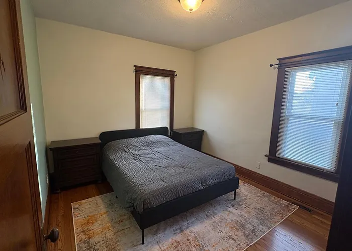 Spacious, Family Friendly 4br, 5qn Beds With Garage In