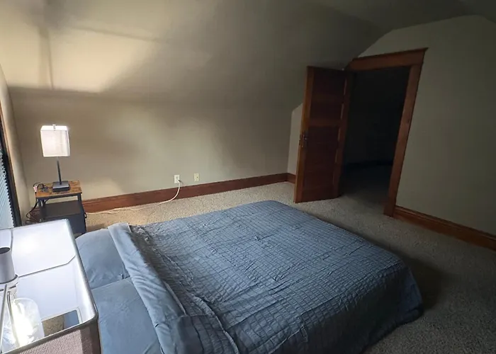 Spacious, Family Friendly 4br, 5qn Beds With Garage In