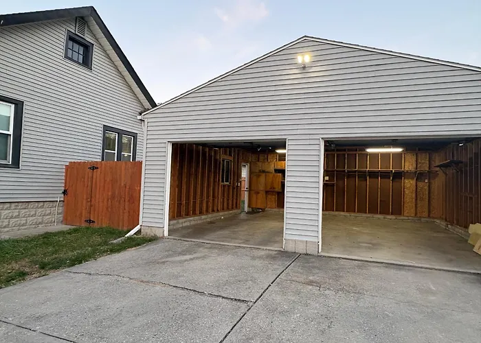 Spacious, Family Friendly 4br, 5qn Beds With Garage In *