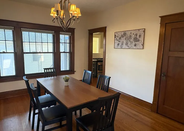Holiday home Spacious, Family Friendly 4br, 5qn Beds With Garage In Columbus