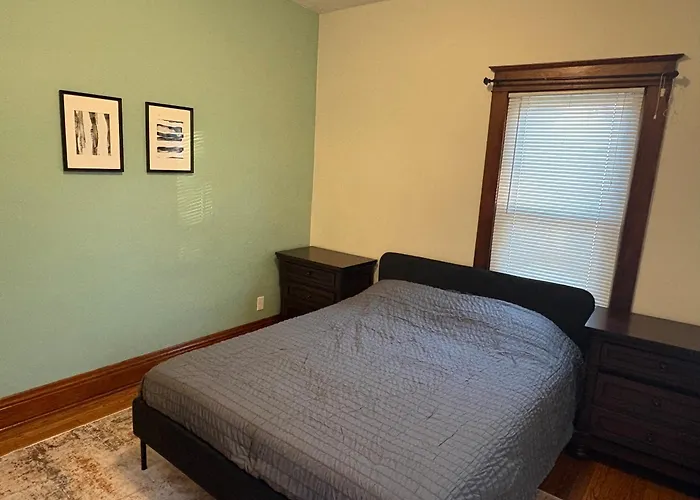 Spacious, Family Friendly 4br, 5qn Beds With Garage In