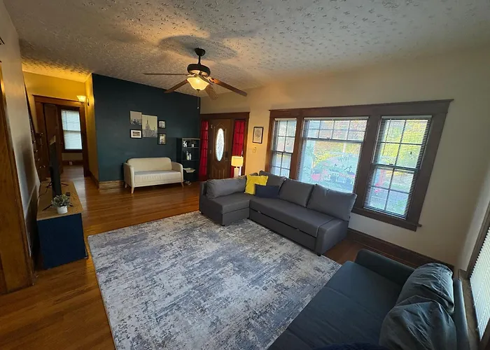 Spacious, Family Friendly 4br, 5qn Beds With Garage In *